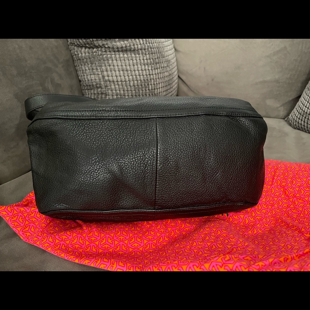 ~ SOLD~ Tory Burch Black Leather Hobo Style Bag ~π - Picture 7 of 11